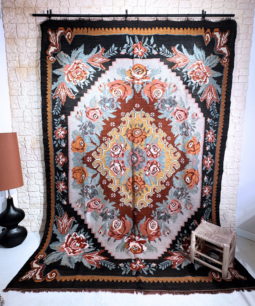 Tapis Moldaves traditionnel motifs floraux
