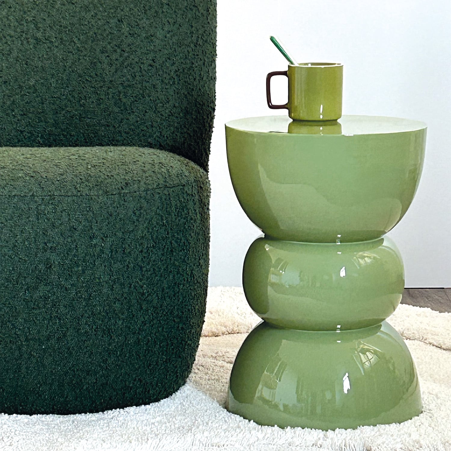 Fauteuil Eve tissu bouclette couleur vert foncé - Baba Rug
