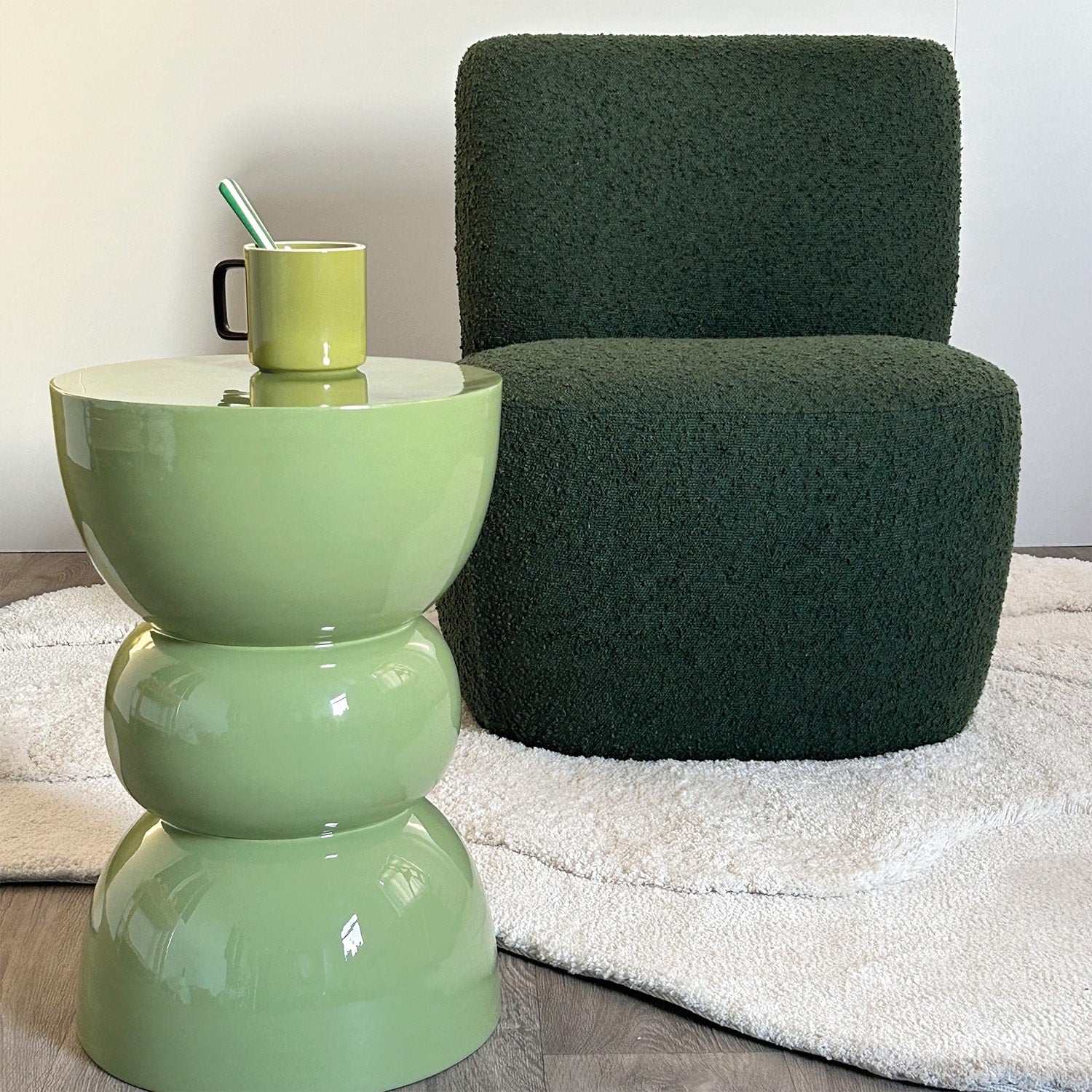 Fauteuil Eve tissu bouclette couleur vert foncé - Baba Rug