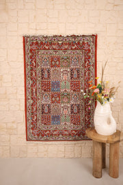 Tapis persan Moud 145x100 cm fait main en laine aux motifs floraux traditionnels