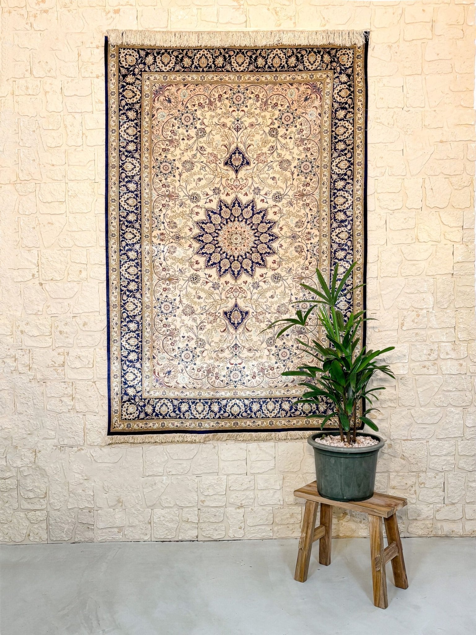 Tapis Ghoum Soie Persan 200x133 cm médaillon bleu noué main trame soie Iran