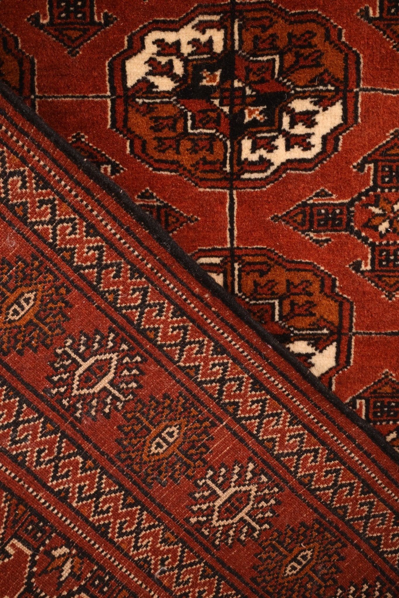 Tapis Turkaman Iran Laine Nouée Main 146x105cm