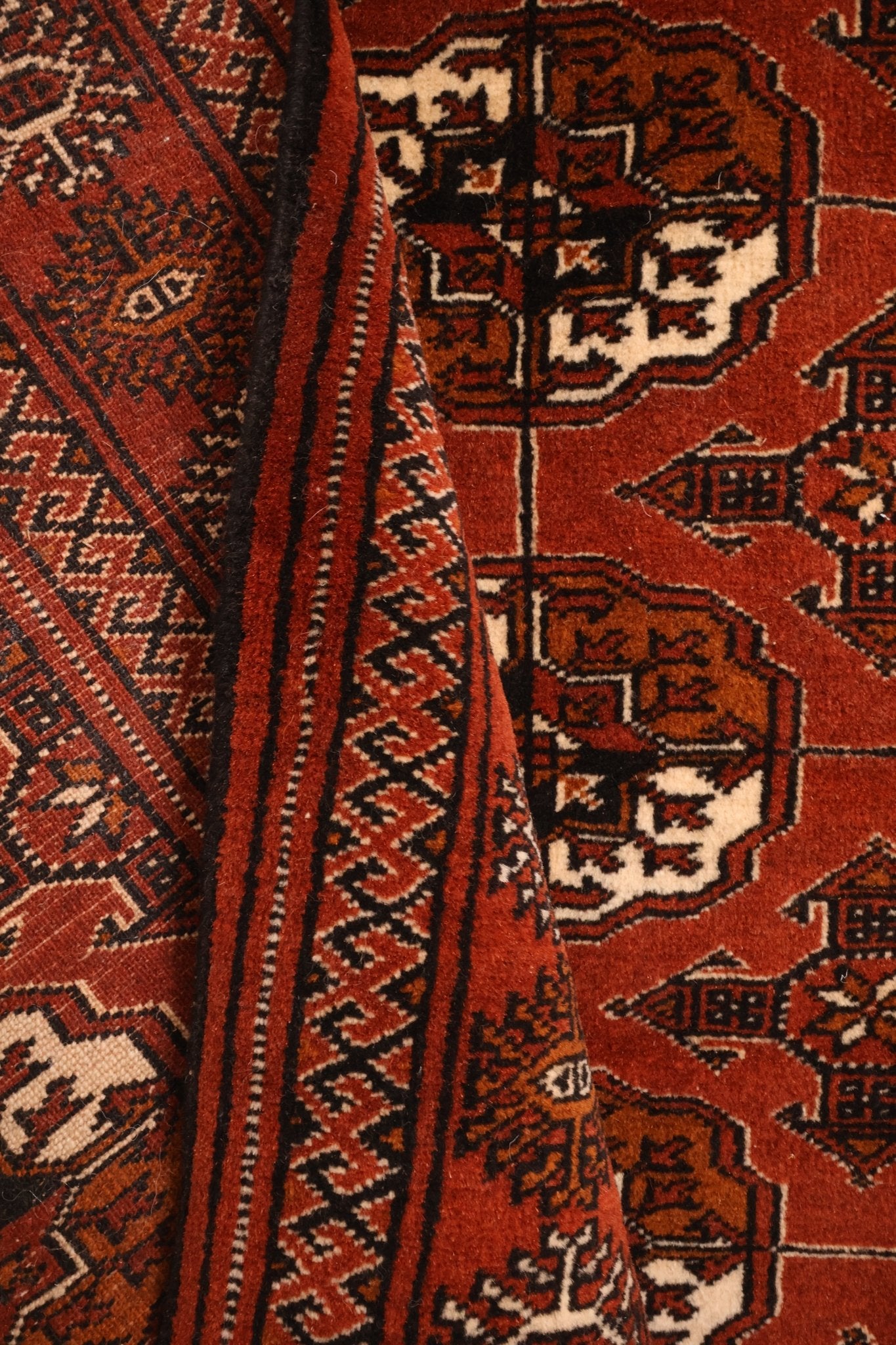 Tapis Turkaman Iran Laine Nouée Main 146x105cm