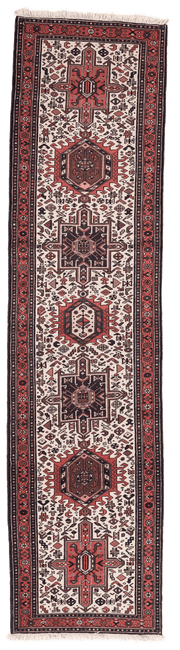 Tapis de couloir Garadgeh persan fait main en laine – vue de face, 300 × 70 cm – Baba Rug, Paris
