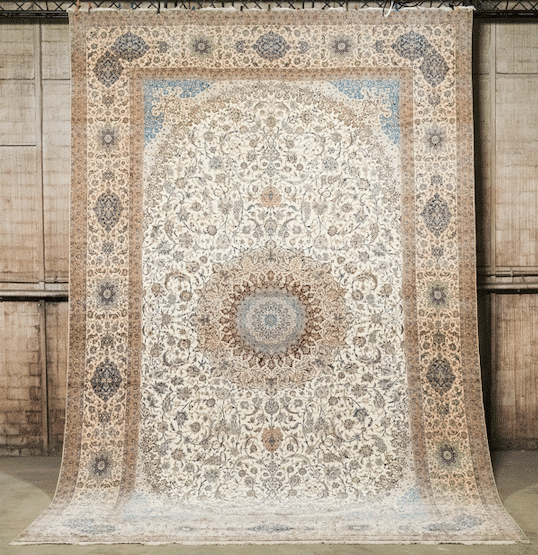 Grand tapis persan Naïn 6La 770x500cm fait main médaillon central motifs floraux
