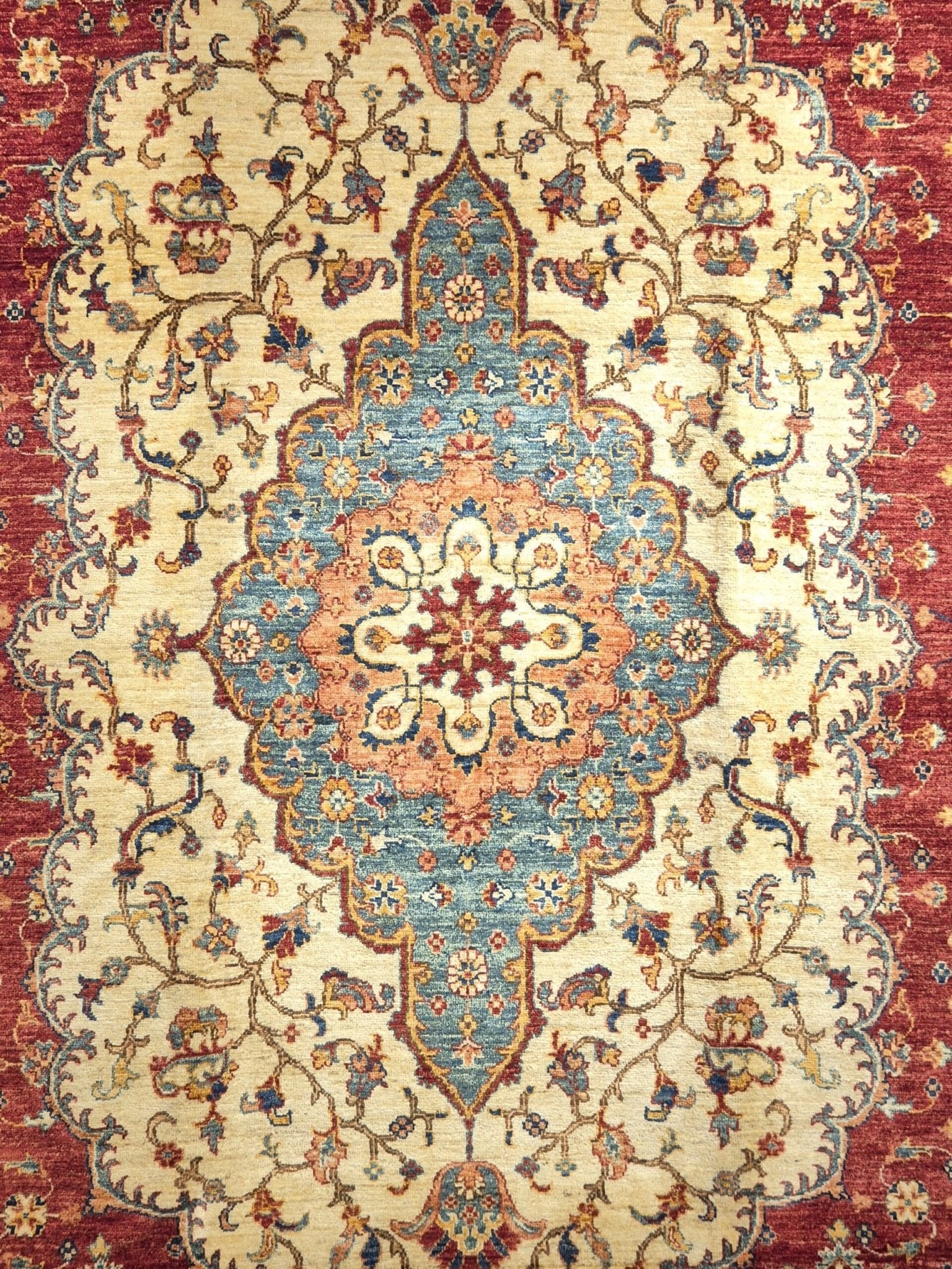 Tapis Afghan Ziegler fait main en laine – vue zoom. 316 × 207 cm – Baba Rug, Paris