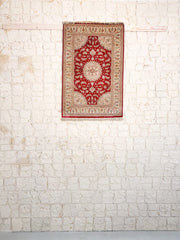 Tapis Ghoum fait main en soie – vue de face, 118 × 77 cm – Baba Rug, Paris
