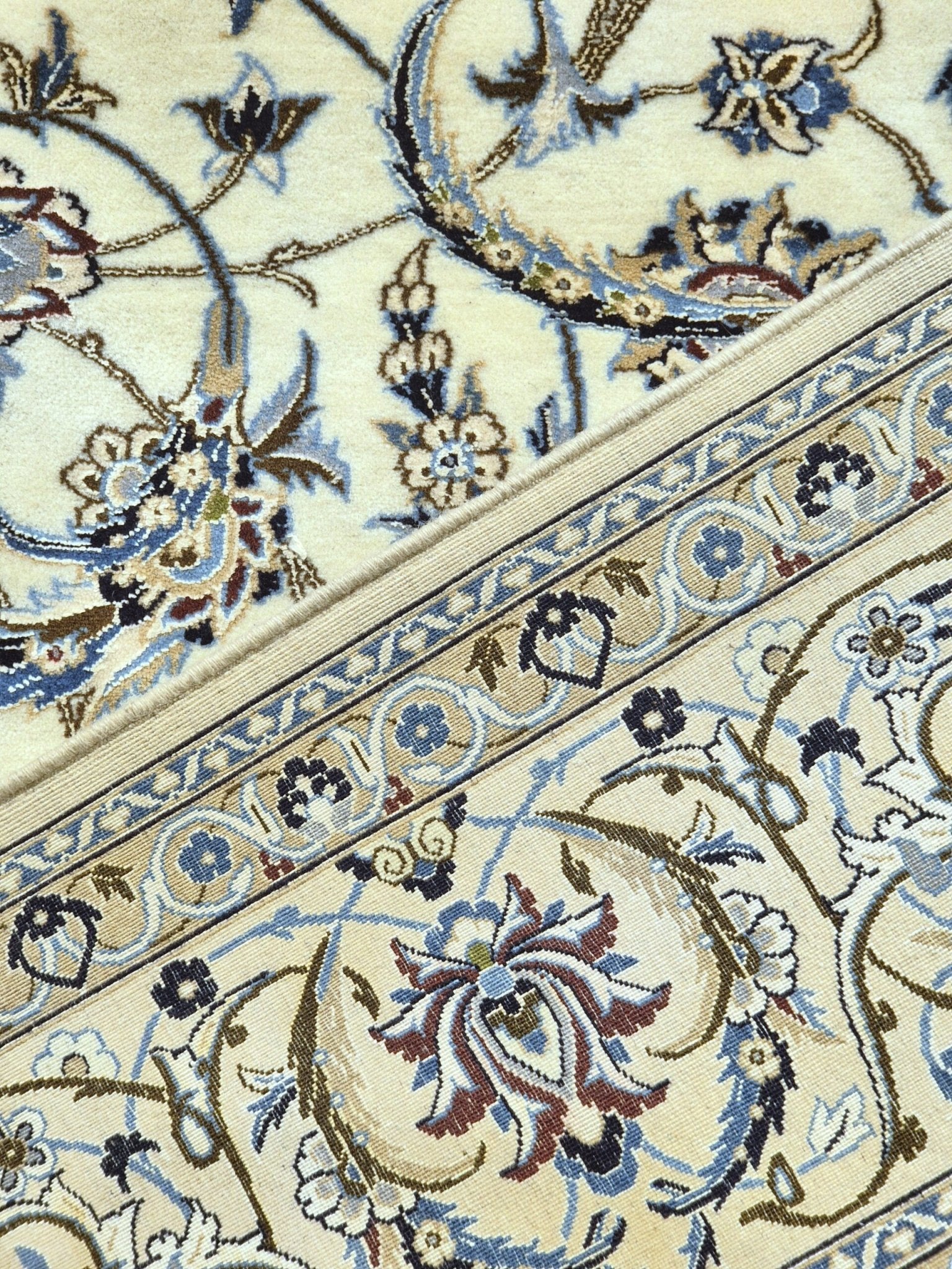 Tapis Persan Naïn Shishla Fait Main – 268x172 cm