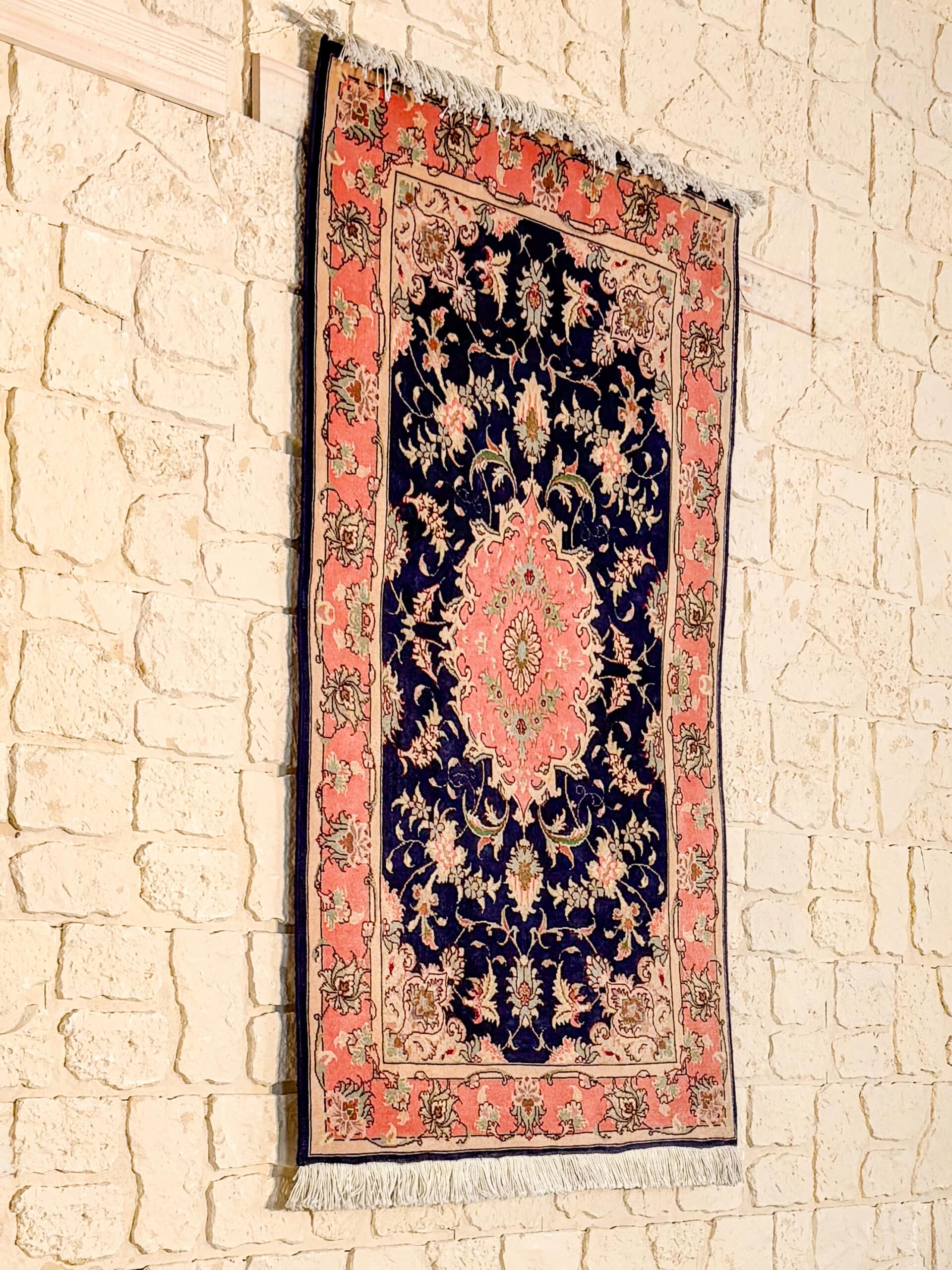 Tapis-Tabriz-Vue-laterale