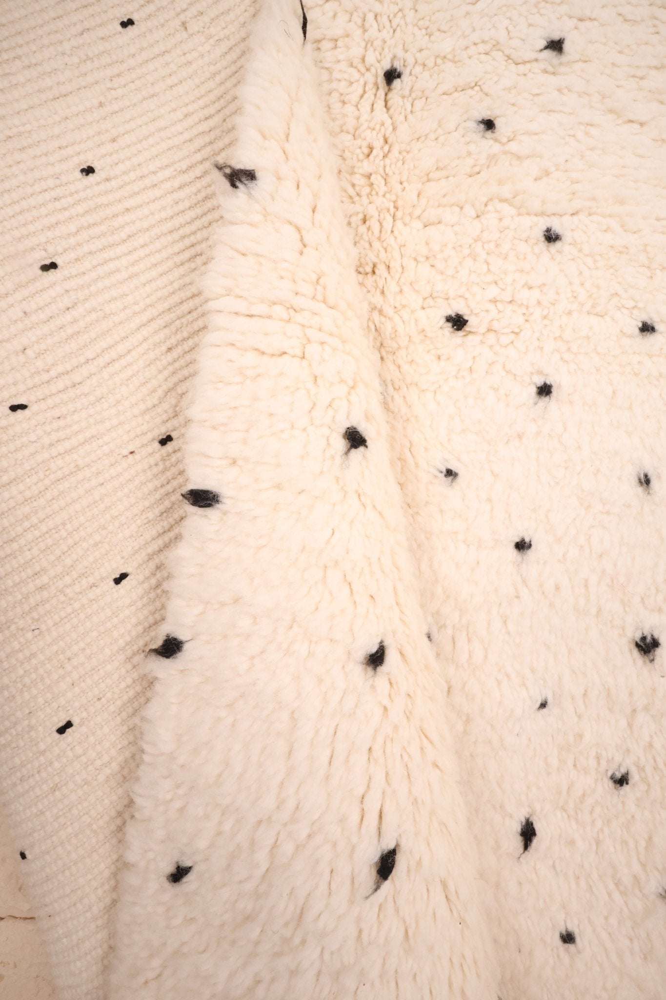 Tapis Béni Ouarain Laine Nouée Main 230x162cm