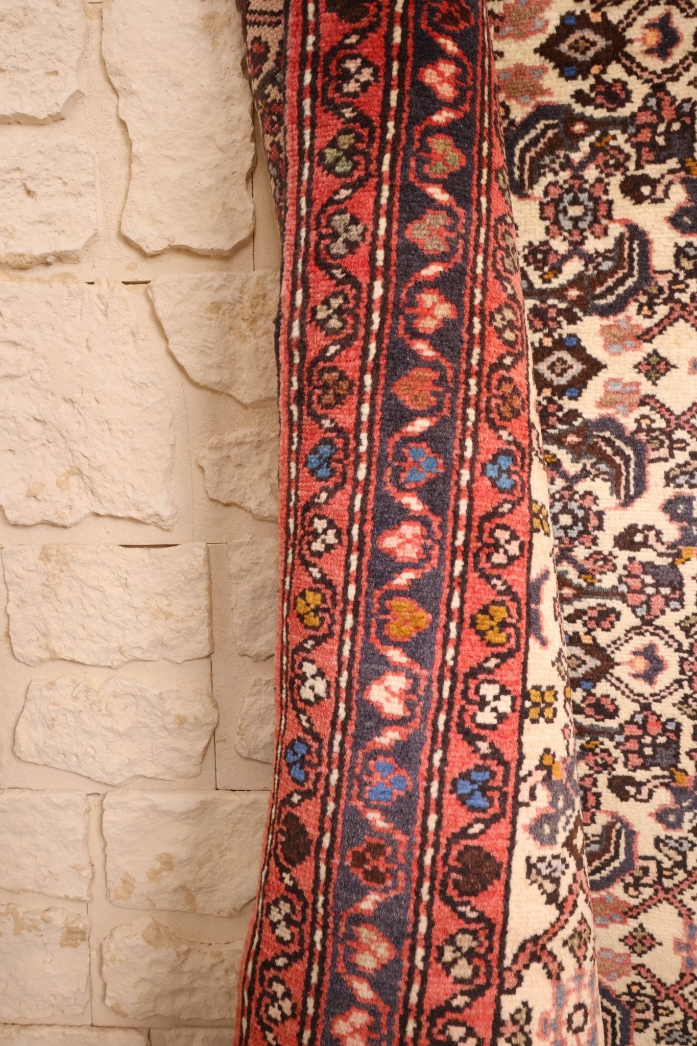 Tapis couloir oriental Garadagh en laine tissé main, 292 x 67 cm, motifs caucasiens, coloris naturels — Baba Rug - vu relief