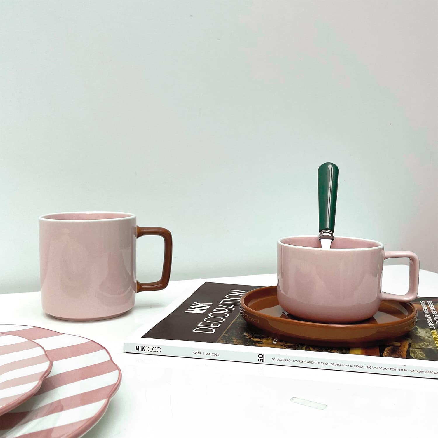 Duo tasse et sous tasse rose et brun