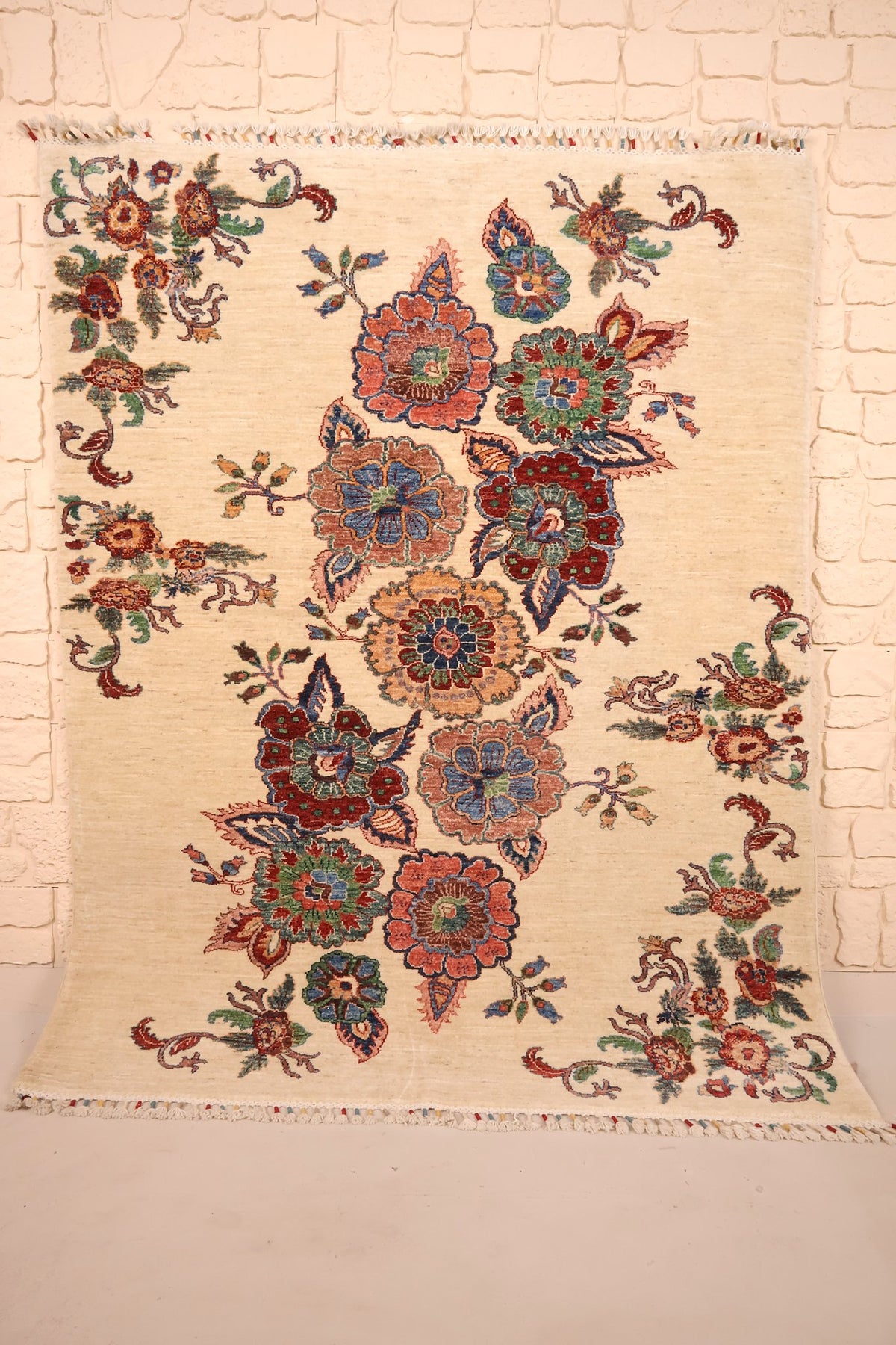 Tapis Aryana beige 188 × 150 cm, palmettes rouges et bleues, vue d'ensemble