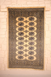 Tapis Boukhara beige 155 × 95 cm, vue d'ensemble des deux colonnes de guls