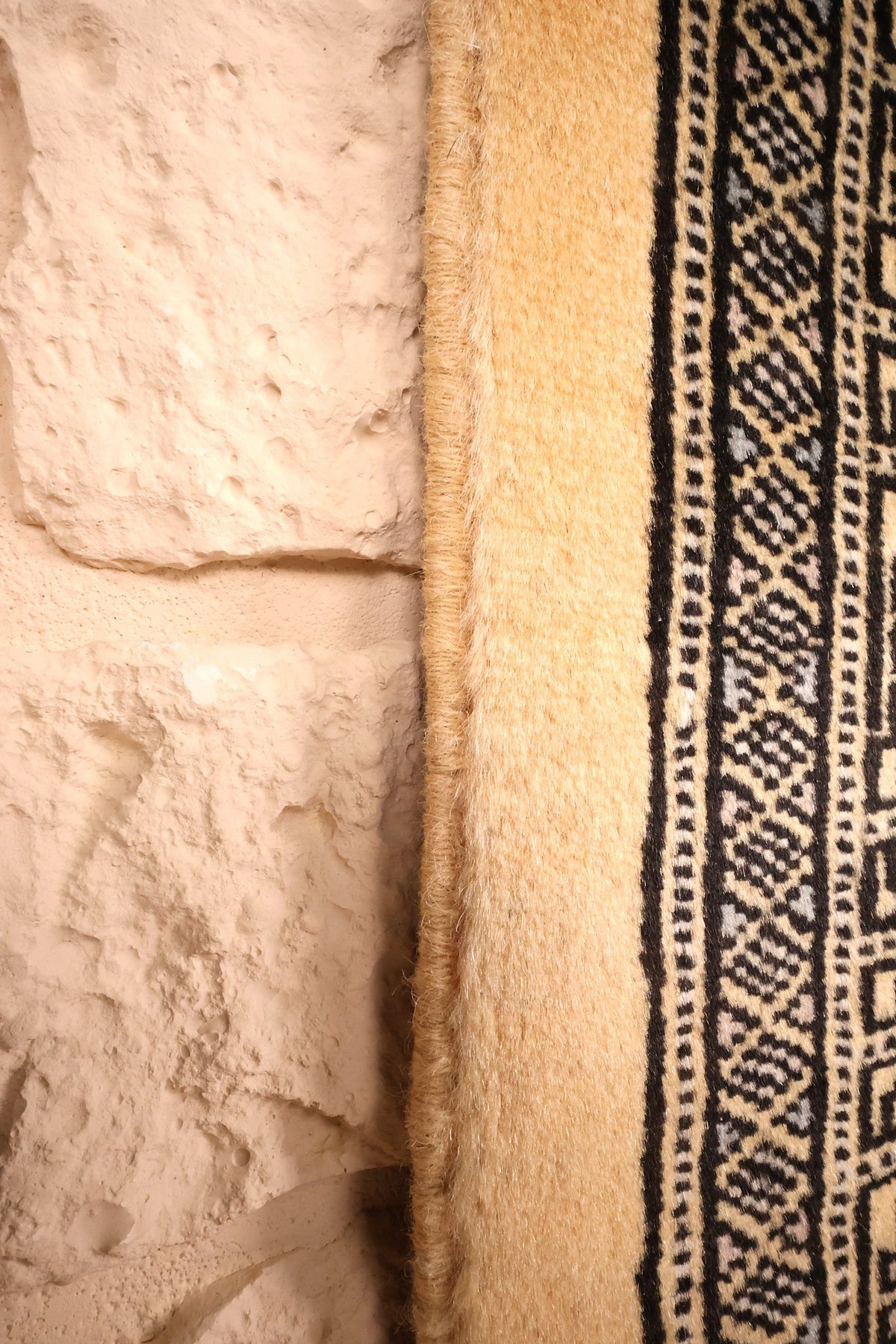 Lisière du tapis Boukhara beige, laine nouée main en bord de bordure