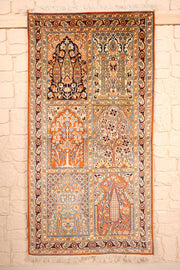 Tapis Cachemire orange 152 × 79 cm, vue d'ensemble des six compartiments à arbres de vie