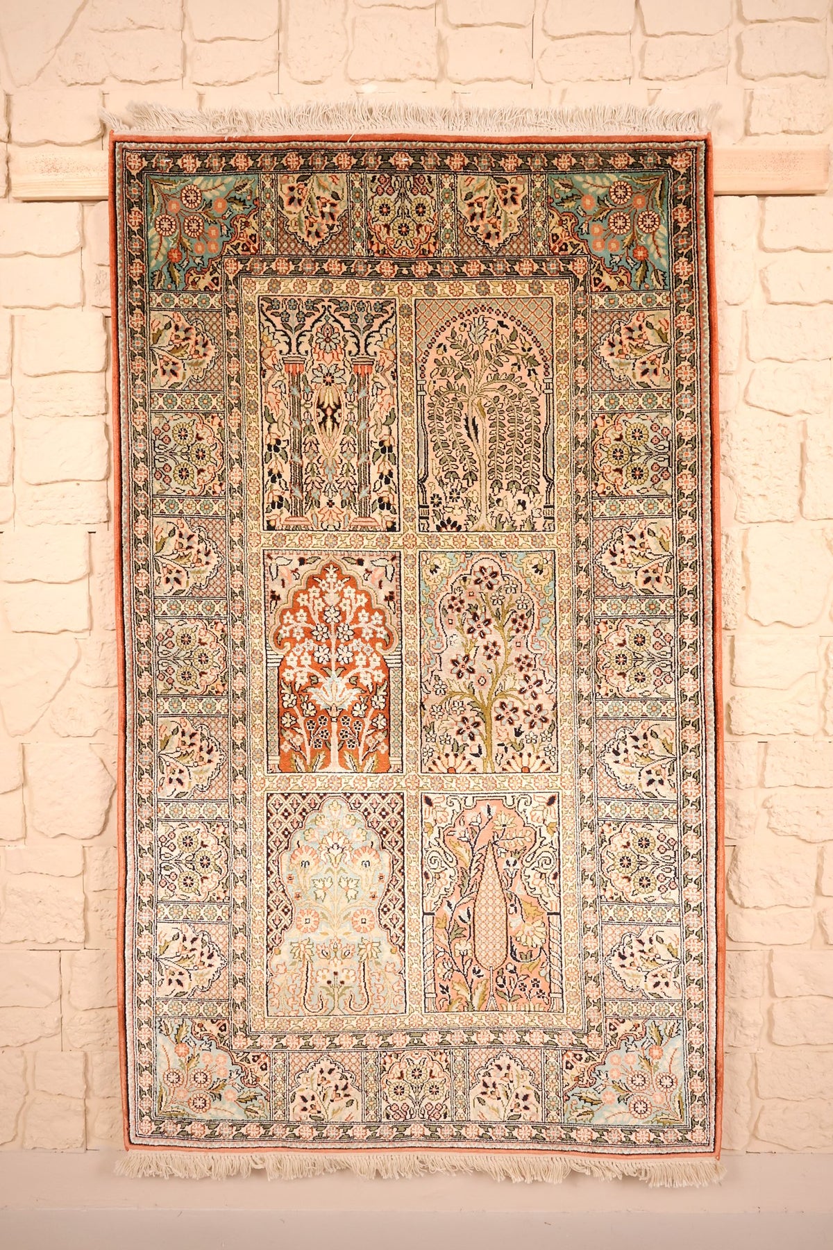 Tapis Cachemire beige 158 × 93 cm en soie naturelle, vue d'ensemble des six compartiments
