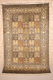 Tapis Cachemire beige 175 × 119 cm en soie, vue d'ensemble du champ à caissons