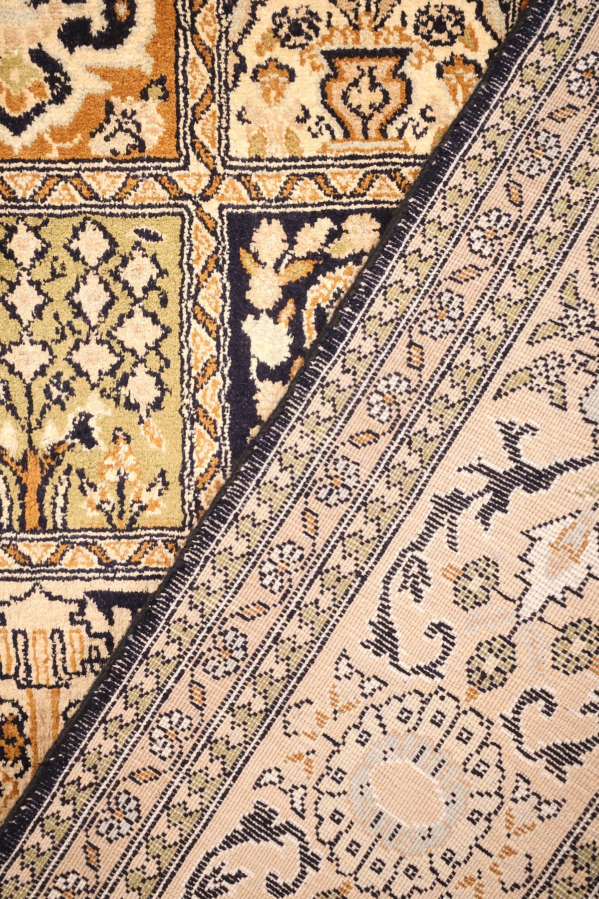 Envers du tapis Cachemire noué à la main, finesse des nœuds de soie