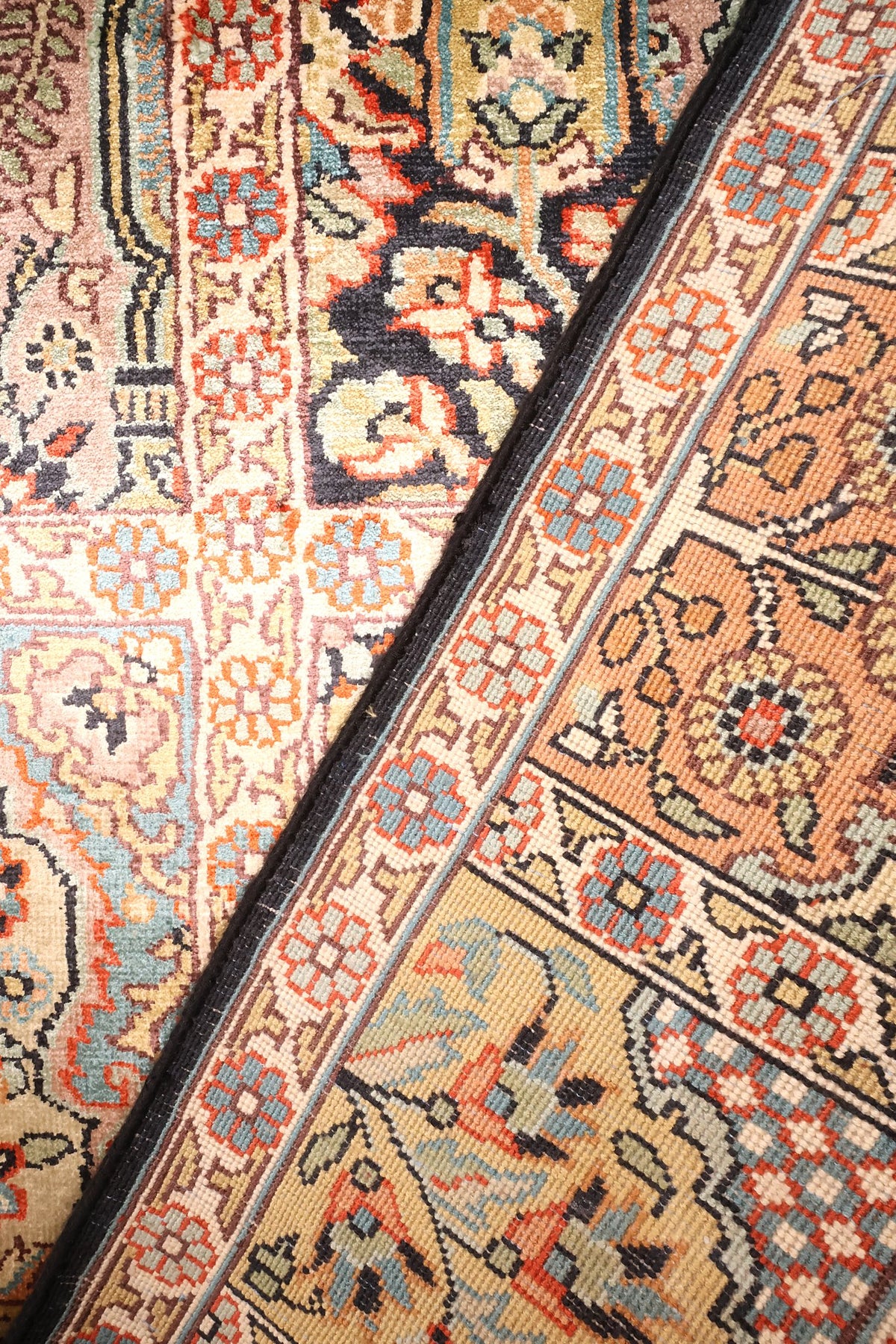 Envers du tapis Cachemire noué main en soie, nœuds fins visibles