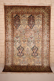 Tapis Cachemire beige en soie 182 × 125 cm, vue d'ensemble des compartiments ogivaux