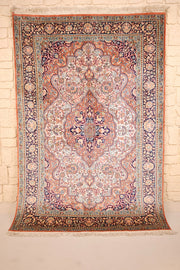 Tapis Cachemire orange et bleu 183 × 126 cm en soie, vue d'ensemble du médaillon central