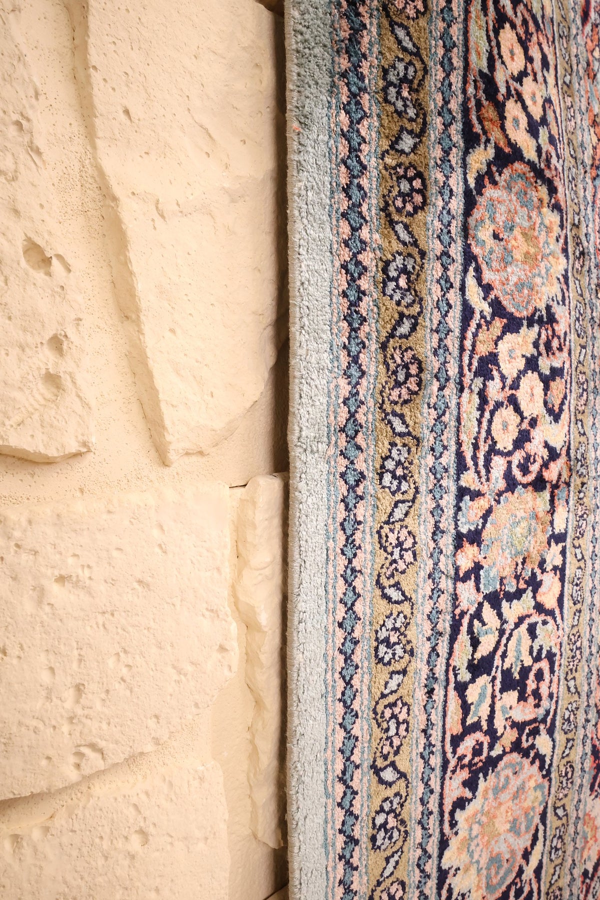 Lisière bleu clair du tapis Cachemire 184 × 123 cm le long des contre-bordures