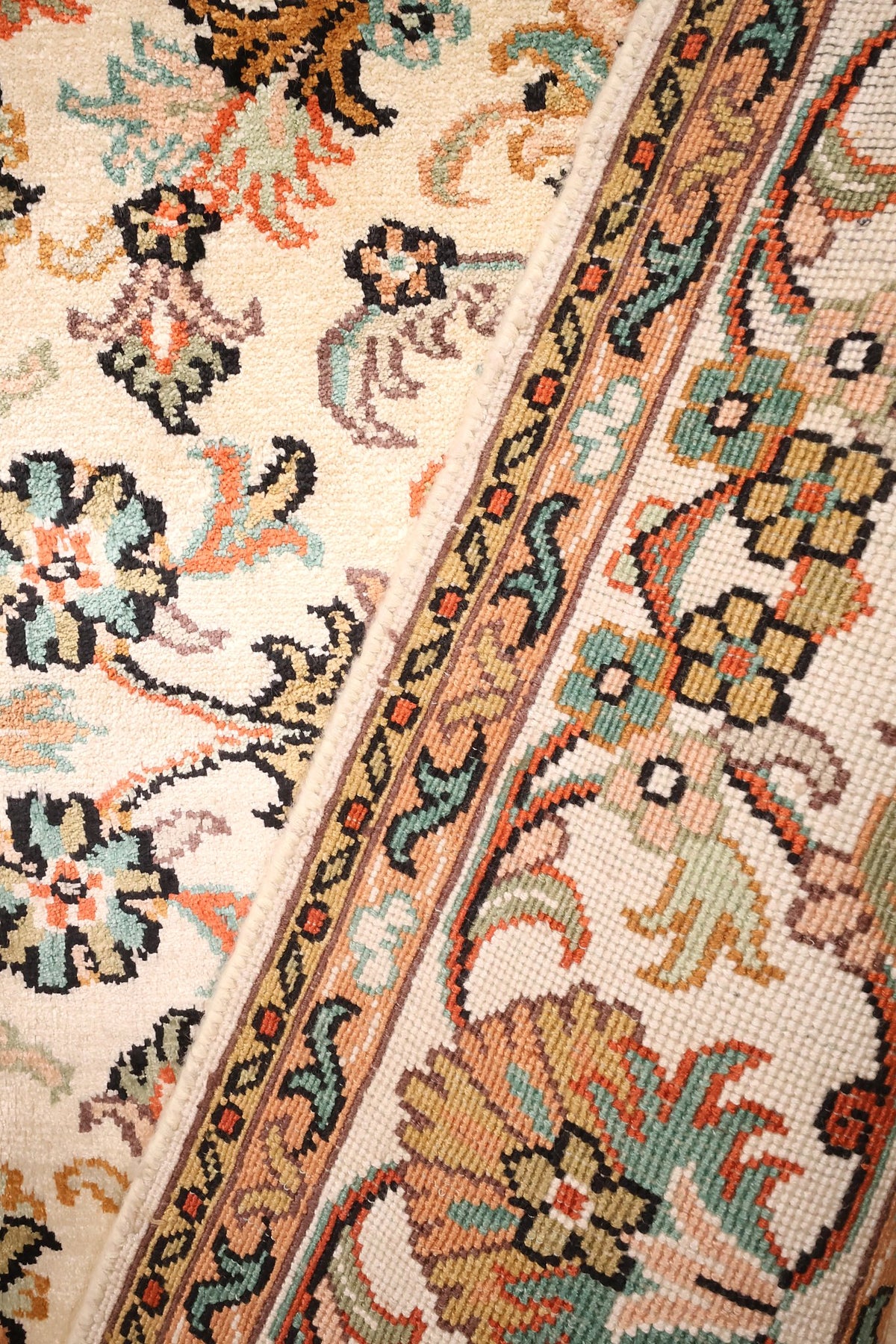 Tapis Cachemire noué à la main, détail du passage du champ à la bordure