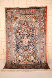Tapis Cachemire bleu 185 × 121 cm en soie, vue d'ensemble de la niche à arbre fleuri
