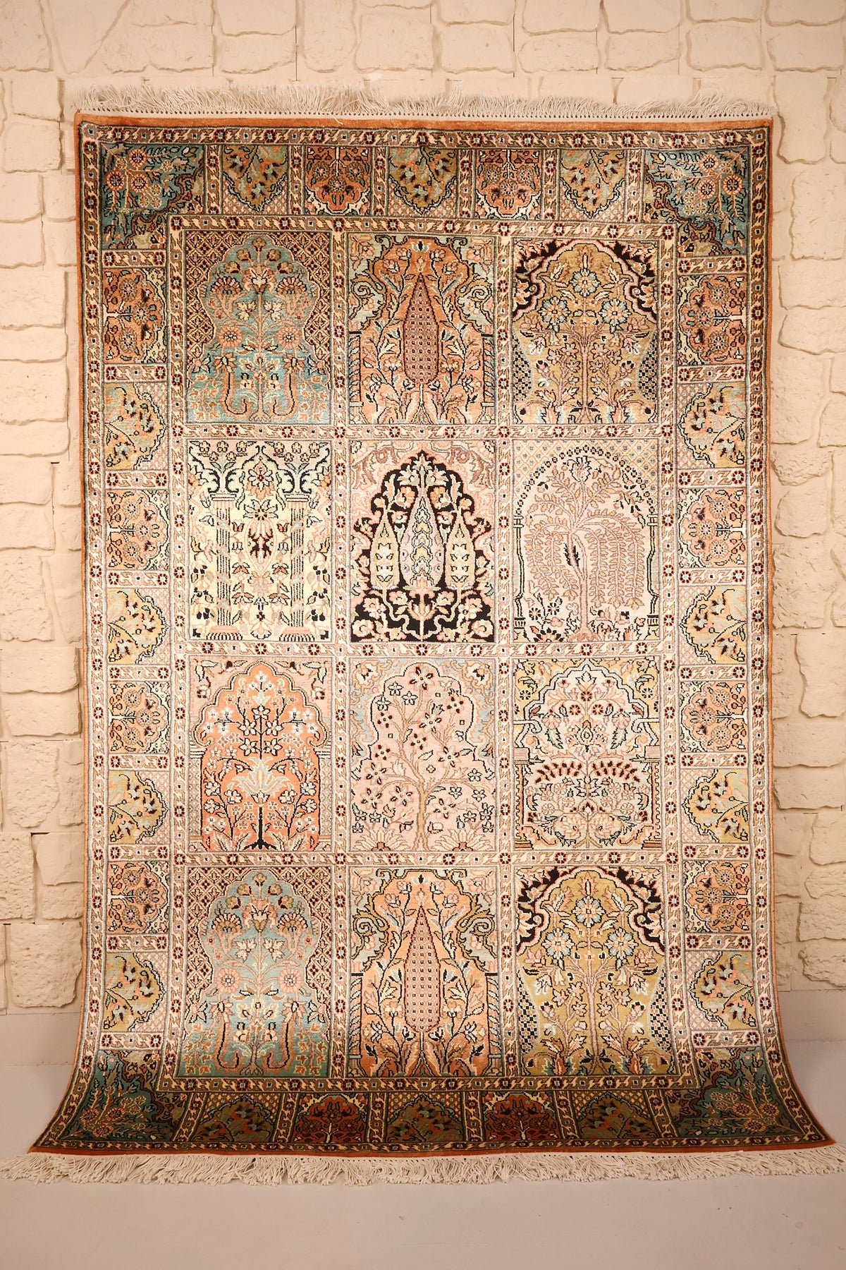 Tapis Cachemire beige 185 × 122 cm en soie, vue d'ensemble des caissons à jardins