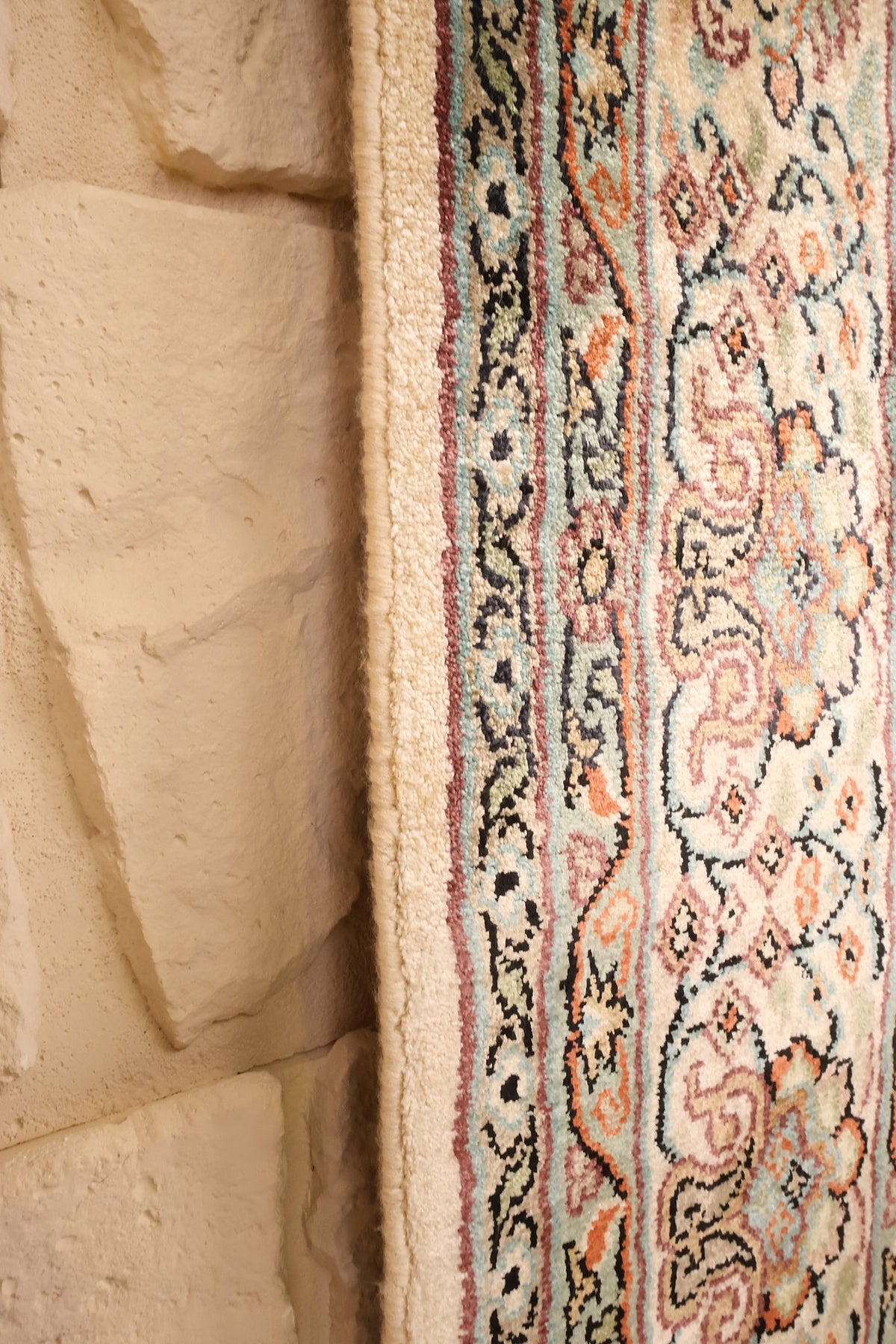 Bord latéral du tapis Cachemire rose et vert, finition de la lisière