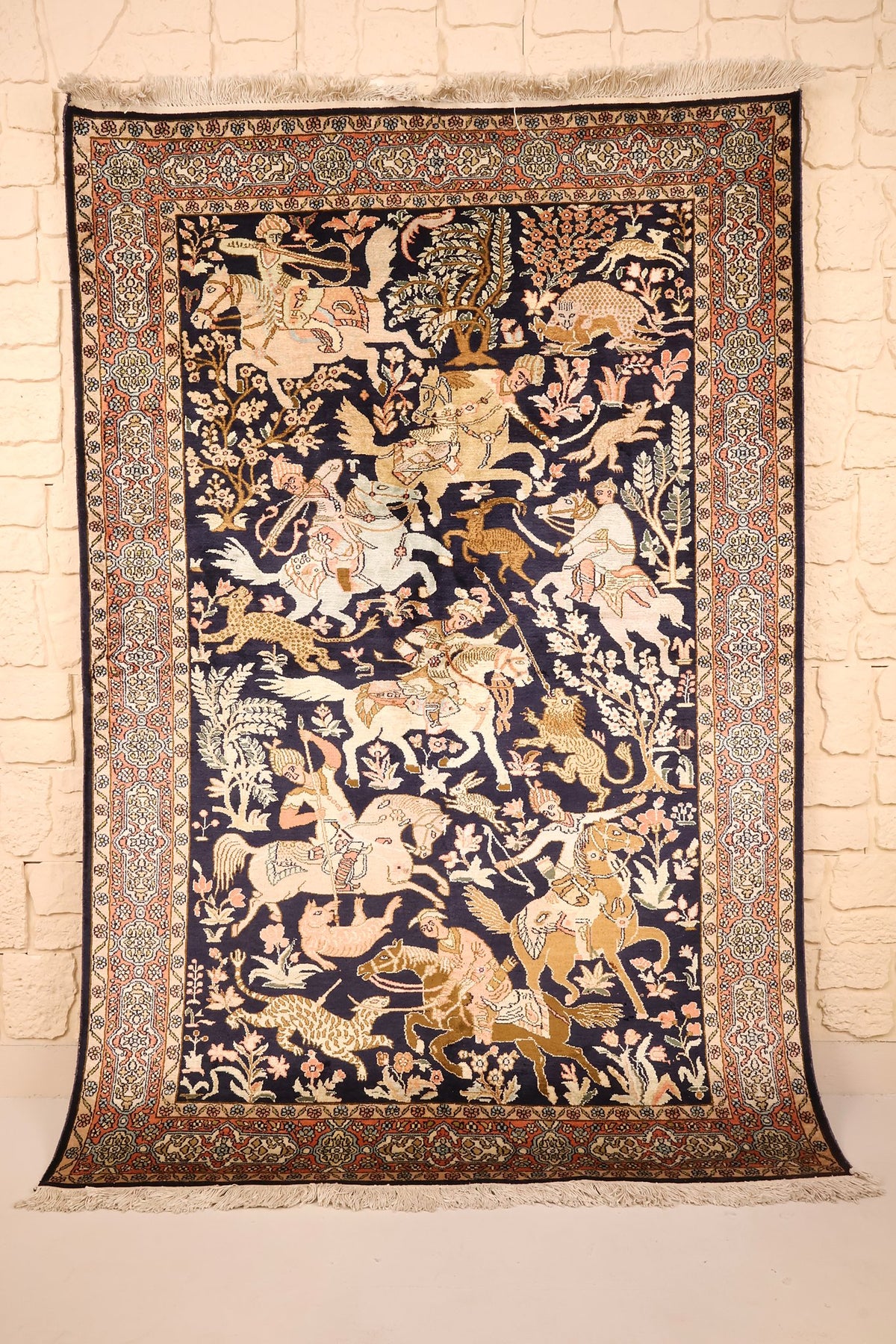 Tapis Cachemire bleu 186 × 125 cm en soie, vue d'ensemble de la scène de chasse