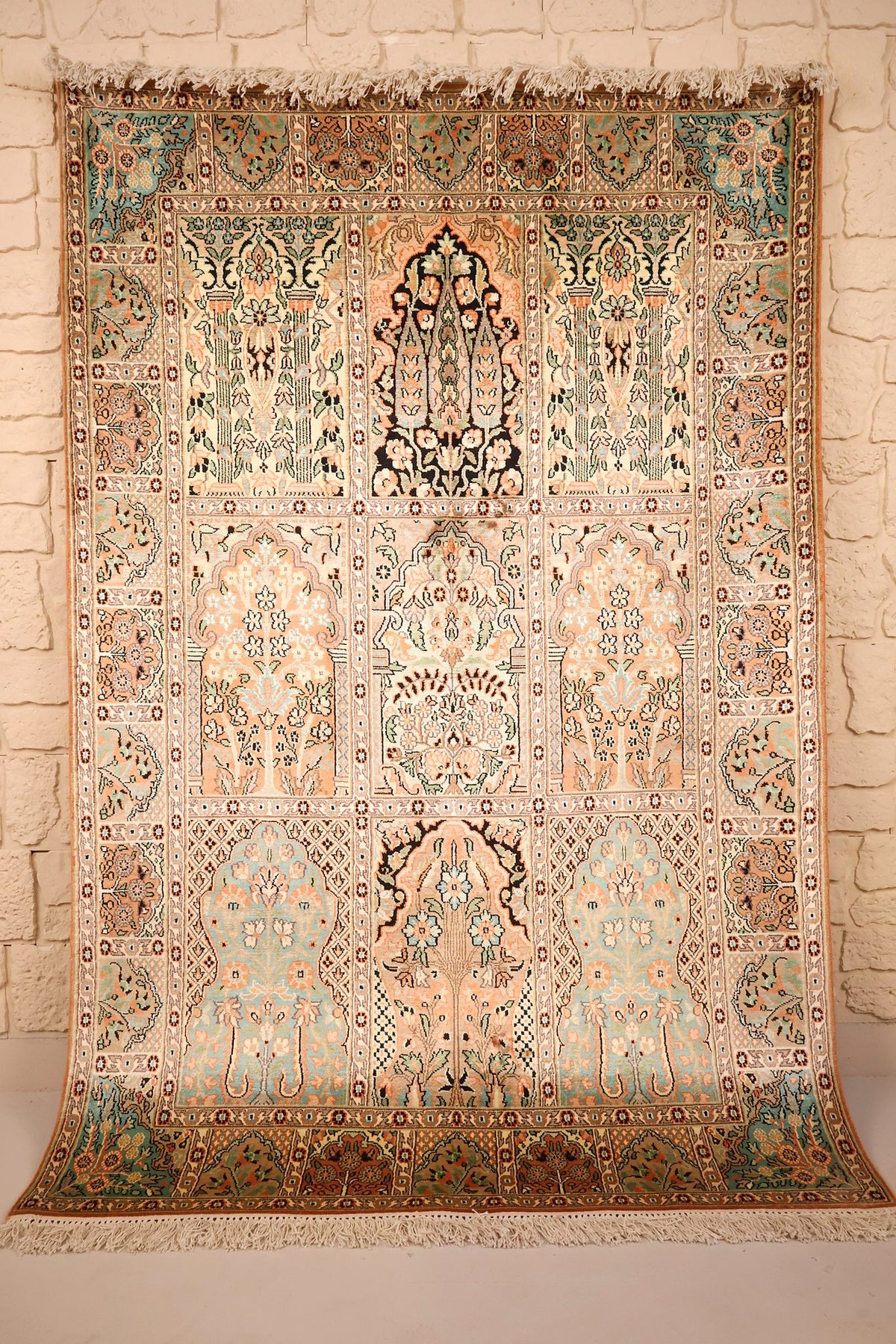 Tapis Cachemire beige 186 × 125 cm, vue d'ensemble des compartiments à vases fleuris