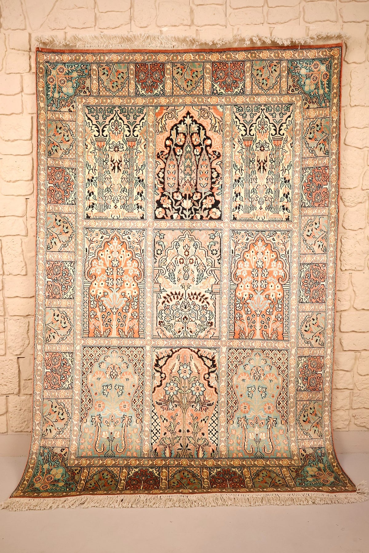 Tapis Cachemire orange 186 × 125 cm, vue d'ensemble des neuf caissons à niche