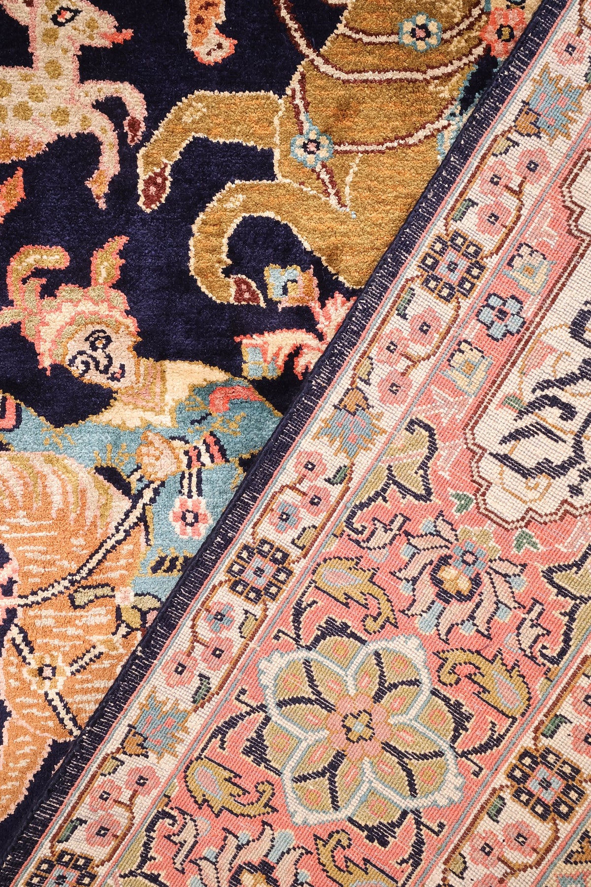 Coin replié du tapis Cachemire noué à la main, envers et bordure côte à côte