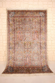 Tapis Cachemire rose 186 × 126 cm, vue d'ensemble des compartiments à arcade et franges blanches