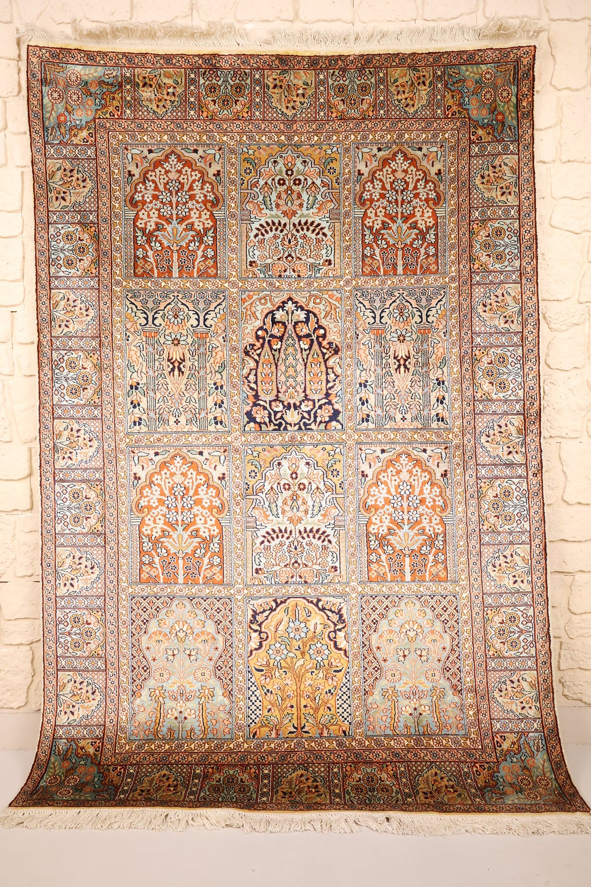 Tapis Cachemire beige 178 × 149 cm en soie, vue d'ensemble des caissons à arcature