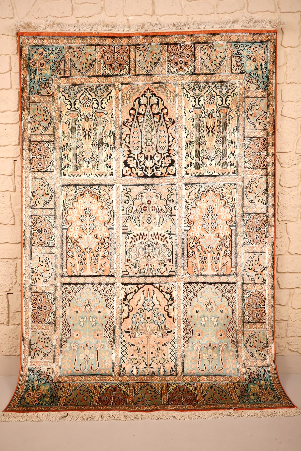 Tapis Cachemire orange 187 × 124 cm en soie, vue d'ensemble du champ à caissons