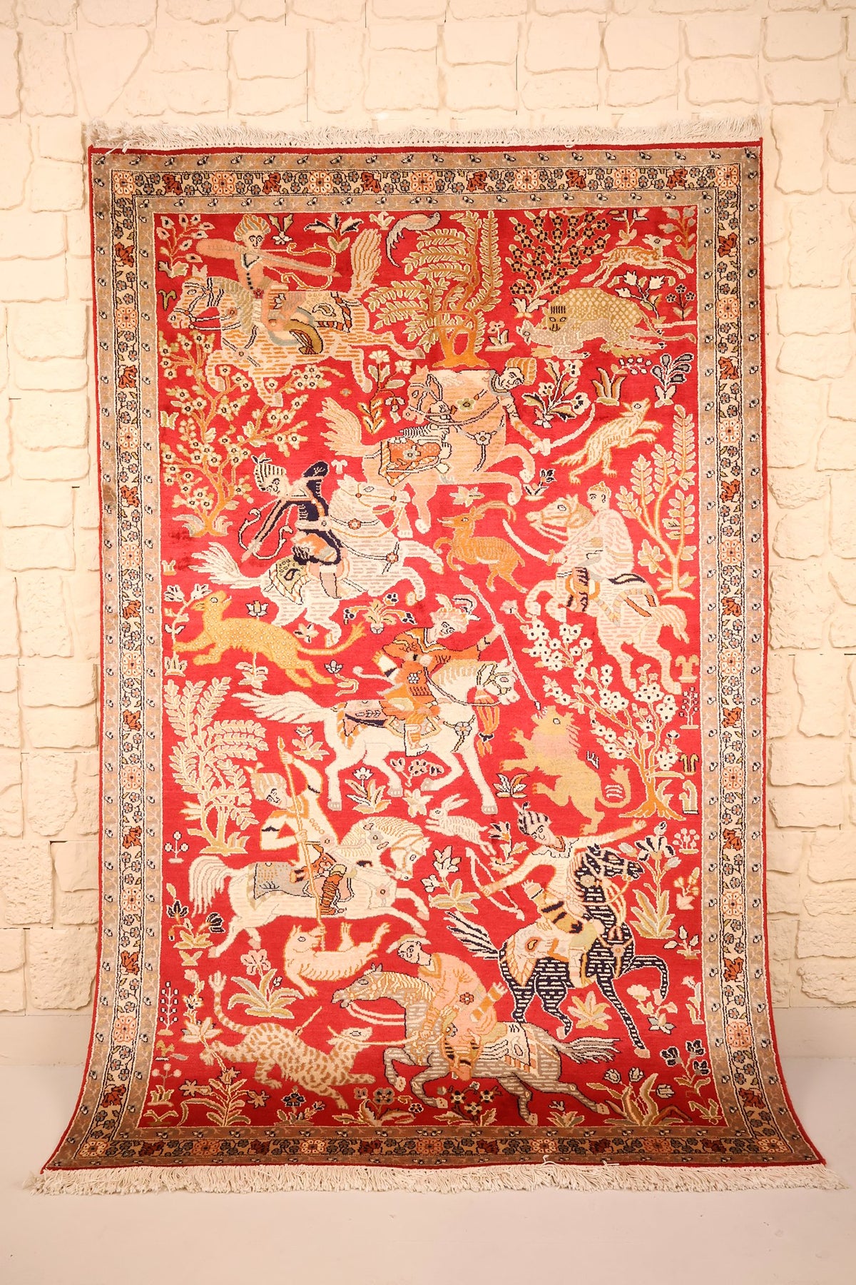 Tapis Cachemire rouge en soie 188 × 123 cm, vue d'ensemble de la scène de chasse
