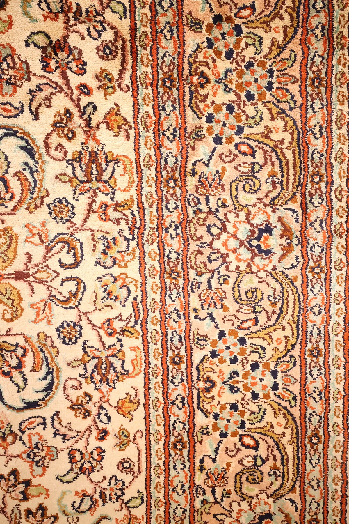 Bordure beige rosé à palmettes et contre-bordures orange et vert clair du Cachemire