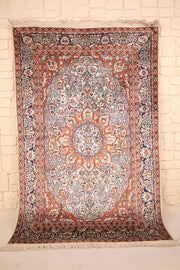 Tapis Cachemire beige et orange 189 × 124 cm, vue d'ensemble du médaillon central