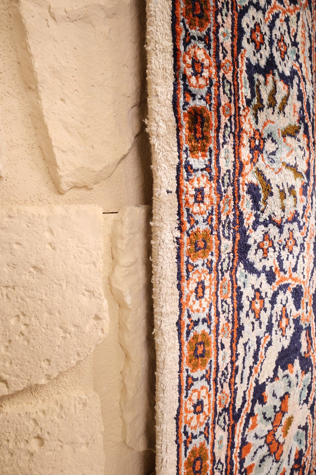 Lisière du tapis Cachemire beige, bord ivoire le long de la bordure fleurie