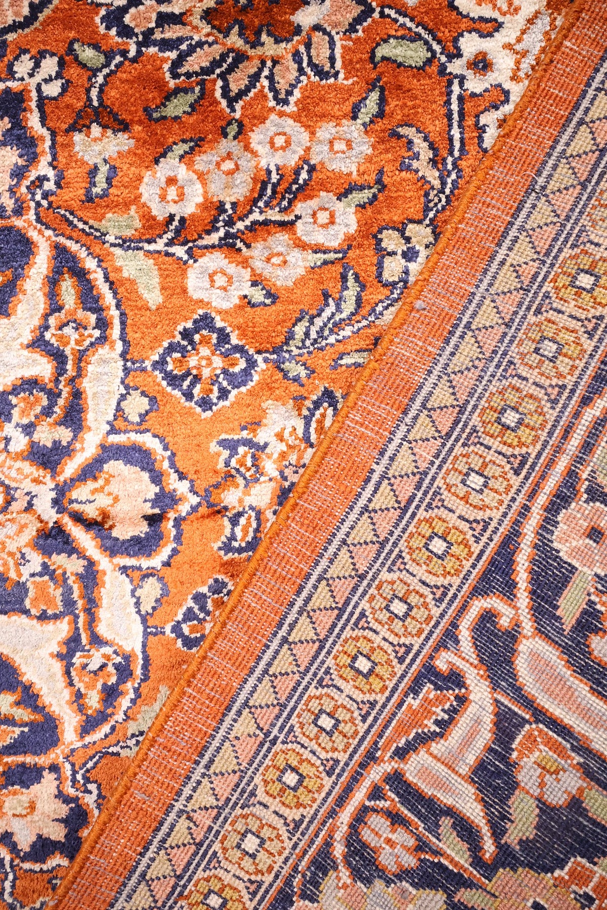 Envers du tapis Cachemire noué à la main, nœuds serrés visibles côté bordure