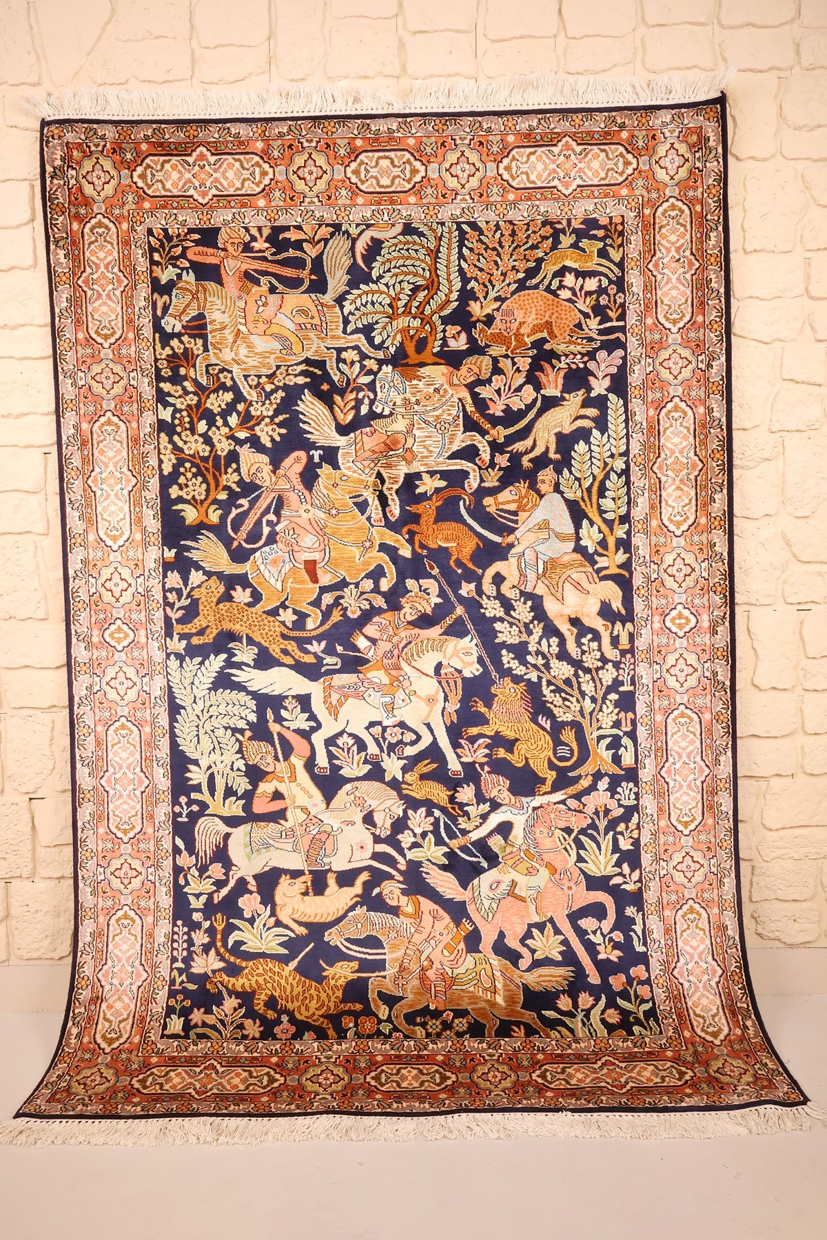 Tapis Cachemire bleu 192 × 127 cm, scène de chasse en soie, vue d'ensemble