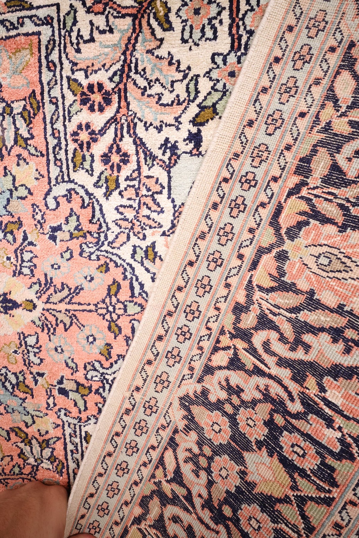 Envers du tapis Cachemire noué à la main, nœuds fins et dessin visible au dos