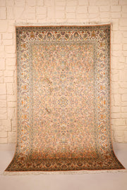 Tapis Cachemire en soie rose 199 × 126 cm, vue d'ensemble avec franges claires