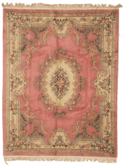 Tapis chinois 5/8 fait main en laine – rose avec médaillon central – vue de face, 315 × 250 cm – Baba Rug, Paris
