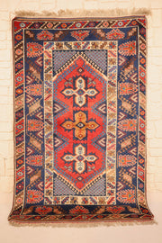 Tapis Dodgem Alti rouge 197 × 119 cm, vue d'ensemble des trois médaillons cruciformes crénelés