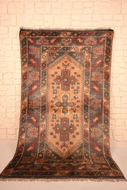 Tapis Dodgem Alti beige 207 × 127 cm, vue d'ensemble avec ses trois médaillons étoilés