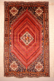 Tapis Gashgaï rouge 256 × 155 cm, vue d'ensemble des losanges concentriques
